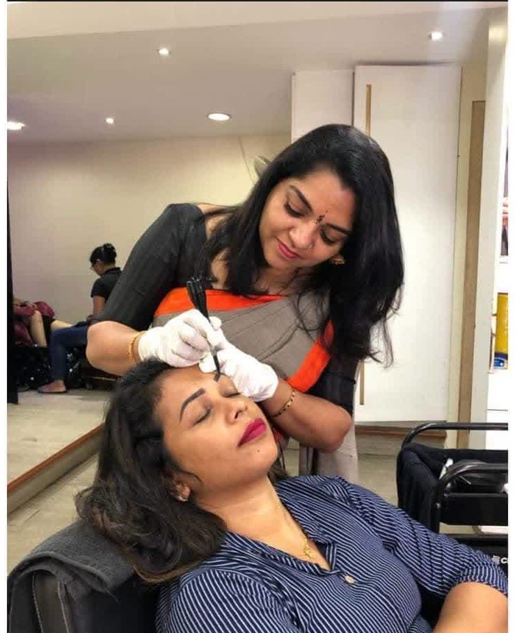 Eyebrow microshading and microblading service at Reenz